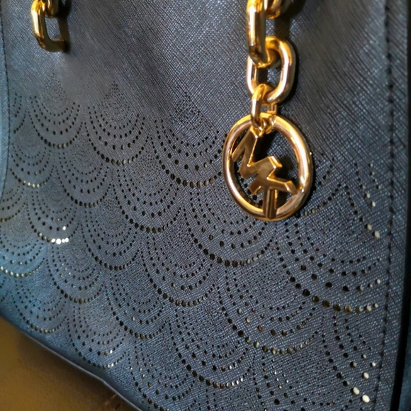 Michael Kors leather Camille crossbody - Picture 1 of 4